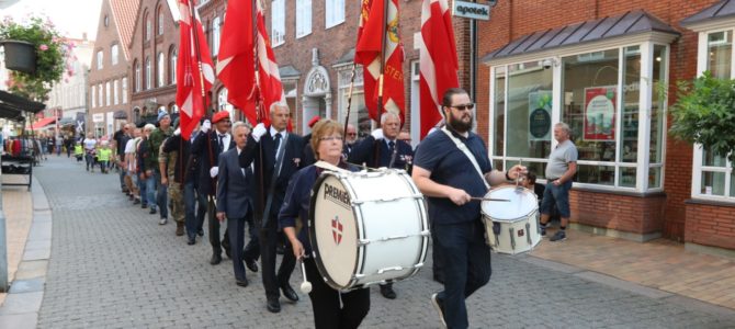 Tønder: SE VIDEO – Flagdagen fejret med optog gennem gågaden